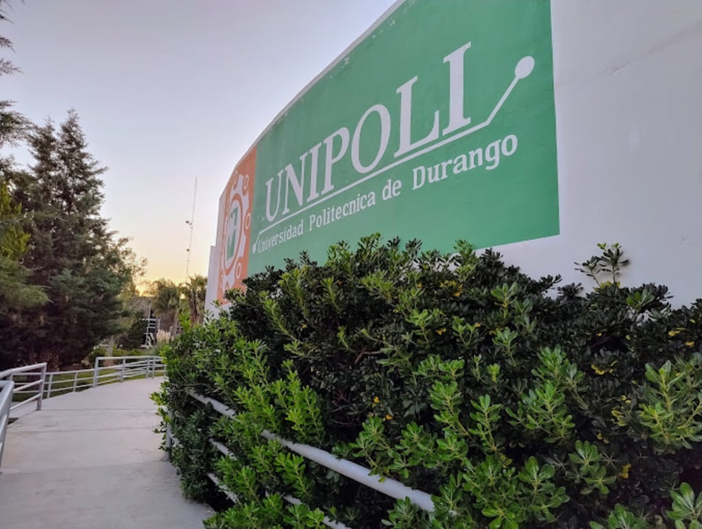 Unipoli. No se ha terminado de actualizar el cambio de nombre de una carrera de la cual han salido ya cinco generaciones.