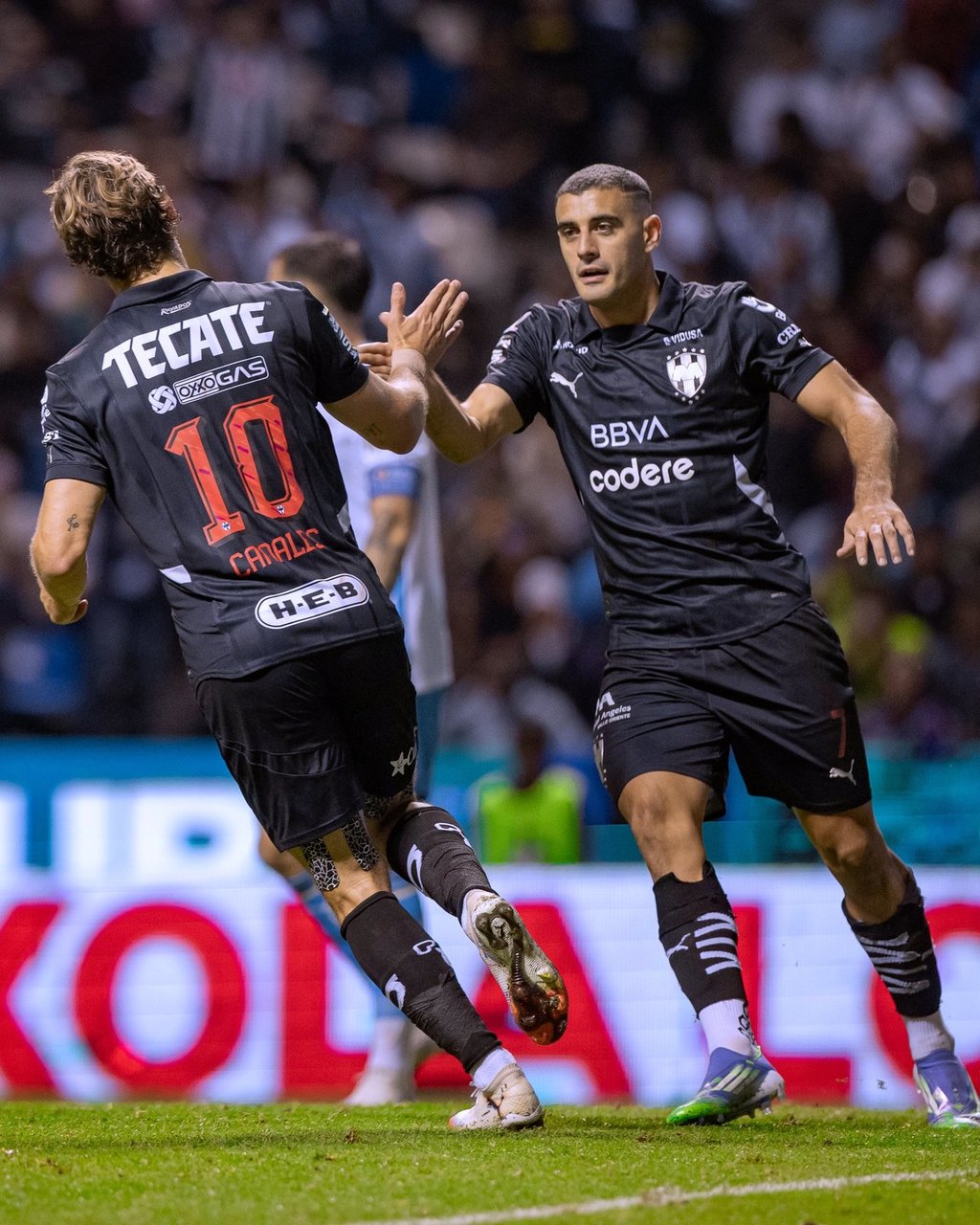 Estadísticas. Con 18 puntos en siete jornadas, seis victorias al hilo, 14 goles anotados y solo 6 recibidos, Monterrey lidera el Apertura 2025 con la solidez táctica impuesta por Domènec Torrent.