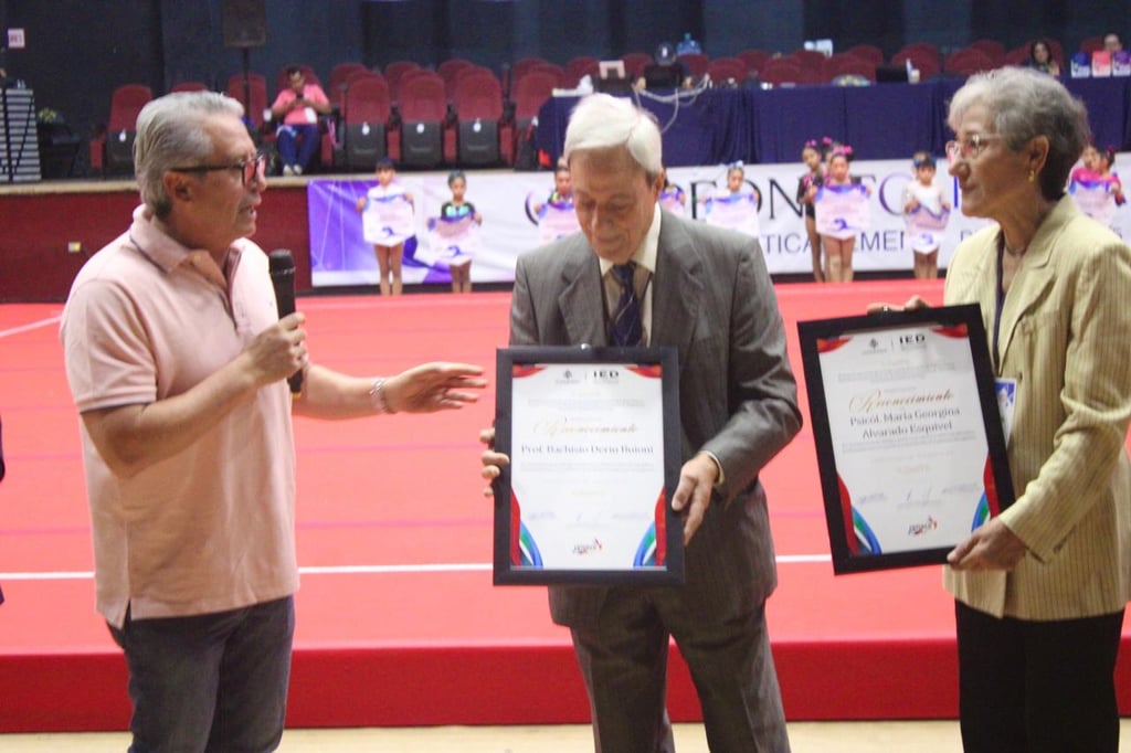 Reconocen a maestros gimnastas