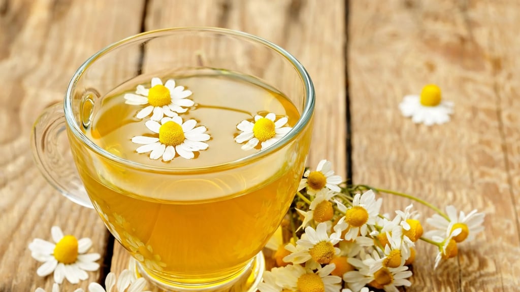 Popular. El té de manzanilla, con propiedades relajantes y digestivas, se mantiene como un clásico de la herbolaria y la salud natural.