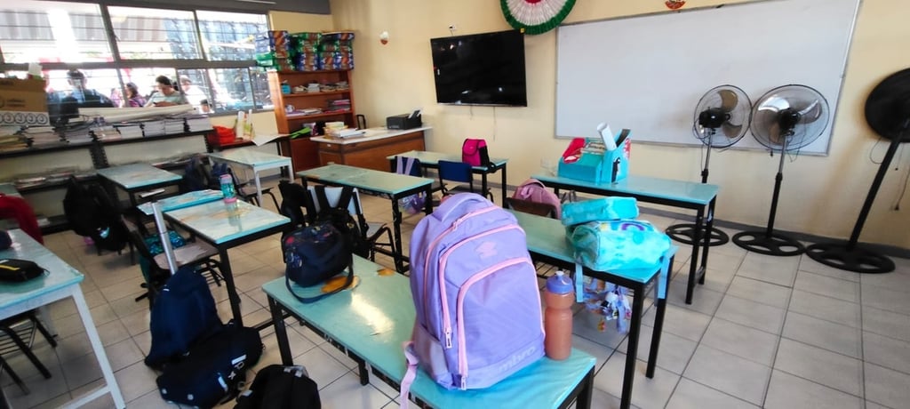 Aulas. Cada vez son menos los alumnos que llegan a estar dentro de los salones en clases; va bajando la matrícula.