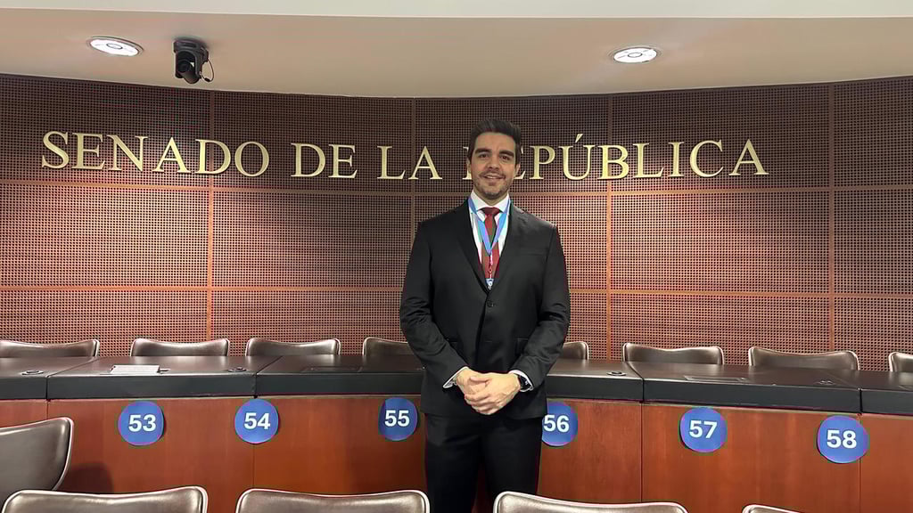 Dos duranguenses rinden protesta ante el Senado