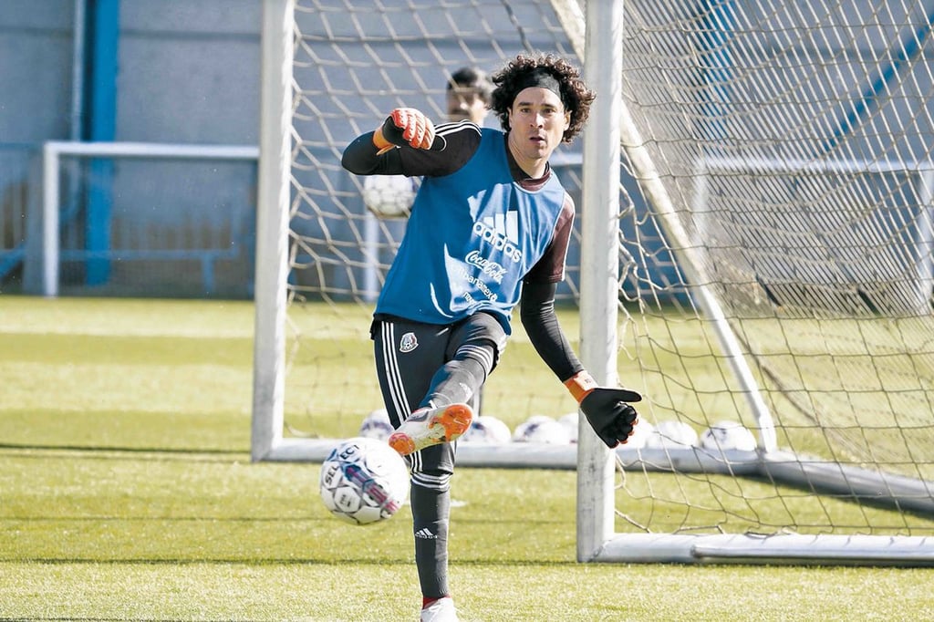 SIn equipo. El portero Guillermo Ochoa sigue sin conseguir equipo para esta temporada.