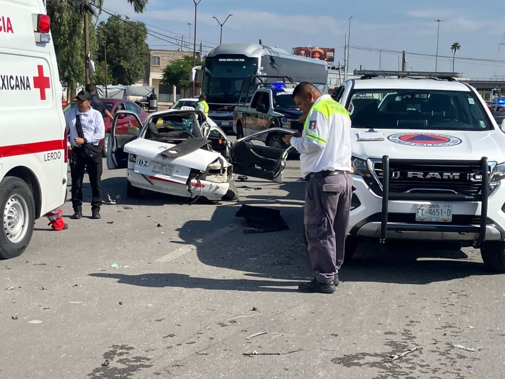 Luto. Mujer murió en choque de taxi contra camioneta, en Gómez Palacio.
