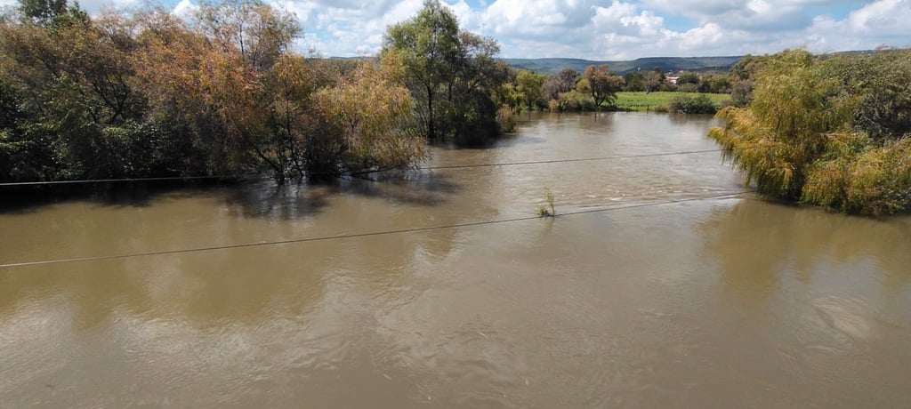 Desfogan presa Guadalupe Victoria; se desborda el río Tunal