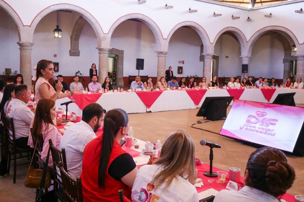 Propósitos. En el encuentro se establecieron las bases para la colaboración y alineación de estrategias entre el DIF Estatal y los 39 DIF Municipales.