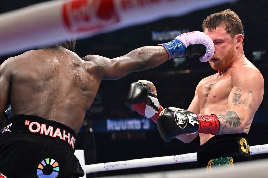 Indiscutido. Crawford le arrebat+o al 'Canelo' los cetros de la Asociación Mundial de Boxeo (AMB), Consejo Mundial de Boxeo (CMB), Organización Mundial de Boxeo (OMB) y Federación Internacional de Boxeo (FIB).