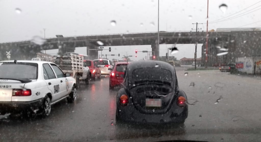Conflicto. Autoridades municipales de Gómez Palacio reconocen que el drenaje es insuficiente para desahogar el agua de lluvia que se acumula en esta temporada.