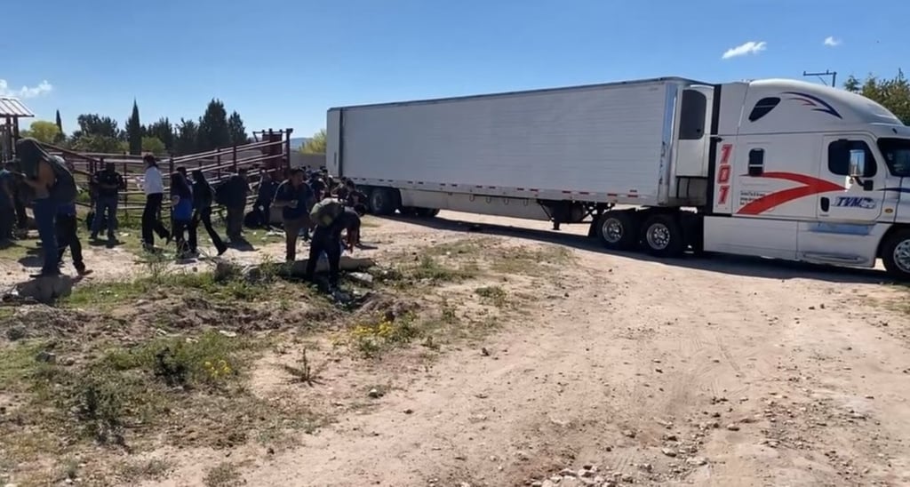 Hecho. Rescataron a migrantes que fueron abandonados en un tráiler en el municipio de Santa Clara.