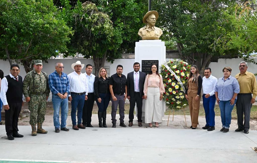 Hicieron Guardia de Honor en el monumento a Francisco Villa ubicado en el domo de La Loma.