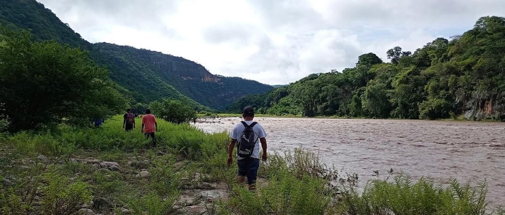 Apoyo. Participaron elementos de distintas corporaciones y pobladores en la búsqueda del niño. 