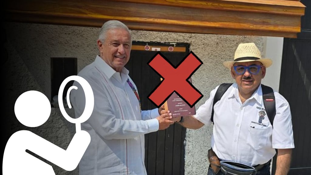 'Lord Molécula' presume foto entregando su tesis a AMLO en Palenque; X lo 'balconea' que usó IA