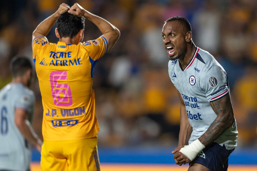 Igualada. Cruz Azul empató de último minuto ante los Tigres de la UANL.
