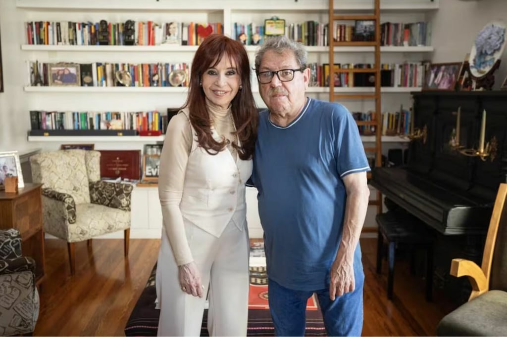 Paco Ignacio Taibo II visita a Cristina Kirchner en Argentina en medio de su condena domiciliaria