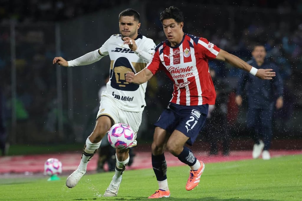 Emocionante. Los Pumas fallaron un penal en el último minuto y cayeron ante las Chivas 2-1.
