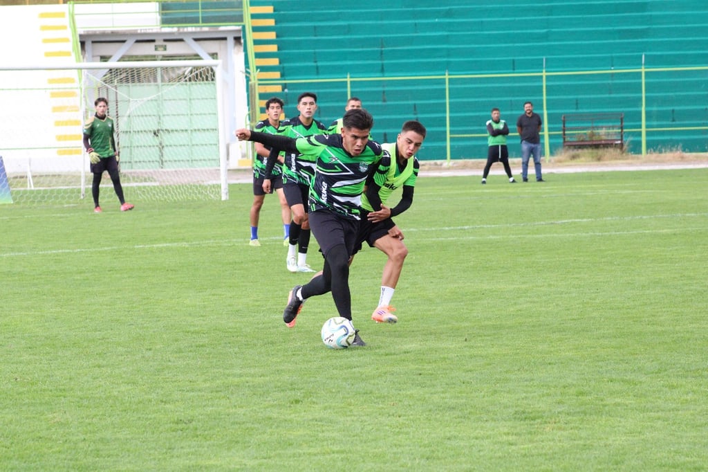 Alacranes de Durango siguen peleando la cima