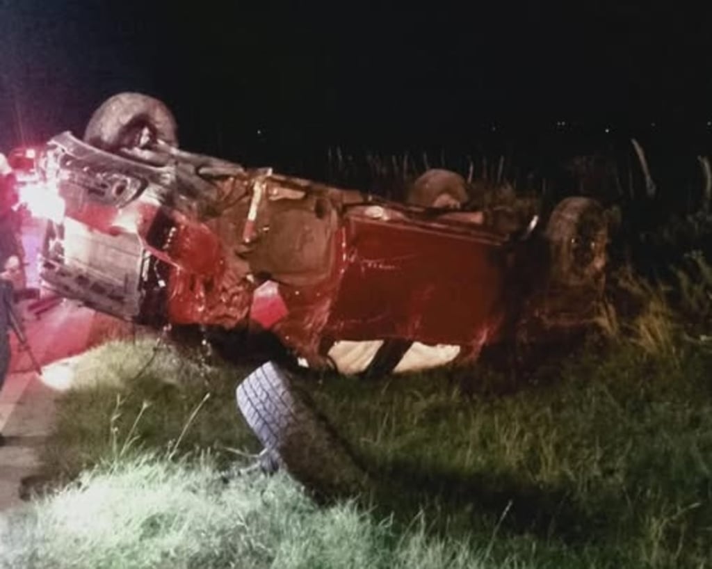 Deceso. Una persona del sexo masculino de 32 años de edad, con domicilio en Denver, Colorado, perdió la vida al volcar la camioneta que conducía.