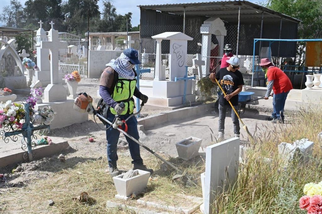 Actividades. Se les ha reforzado con cuadrillas y equipo que actualmente trabajan en el retiro de basura y maleza, así como en pintura y arreglo de bancas.