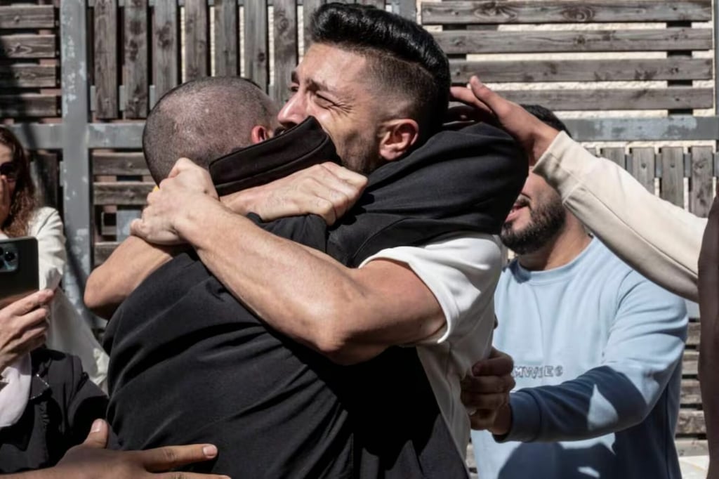 Palestinos celebran por el regreso de prisioneros