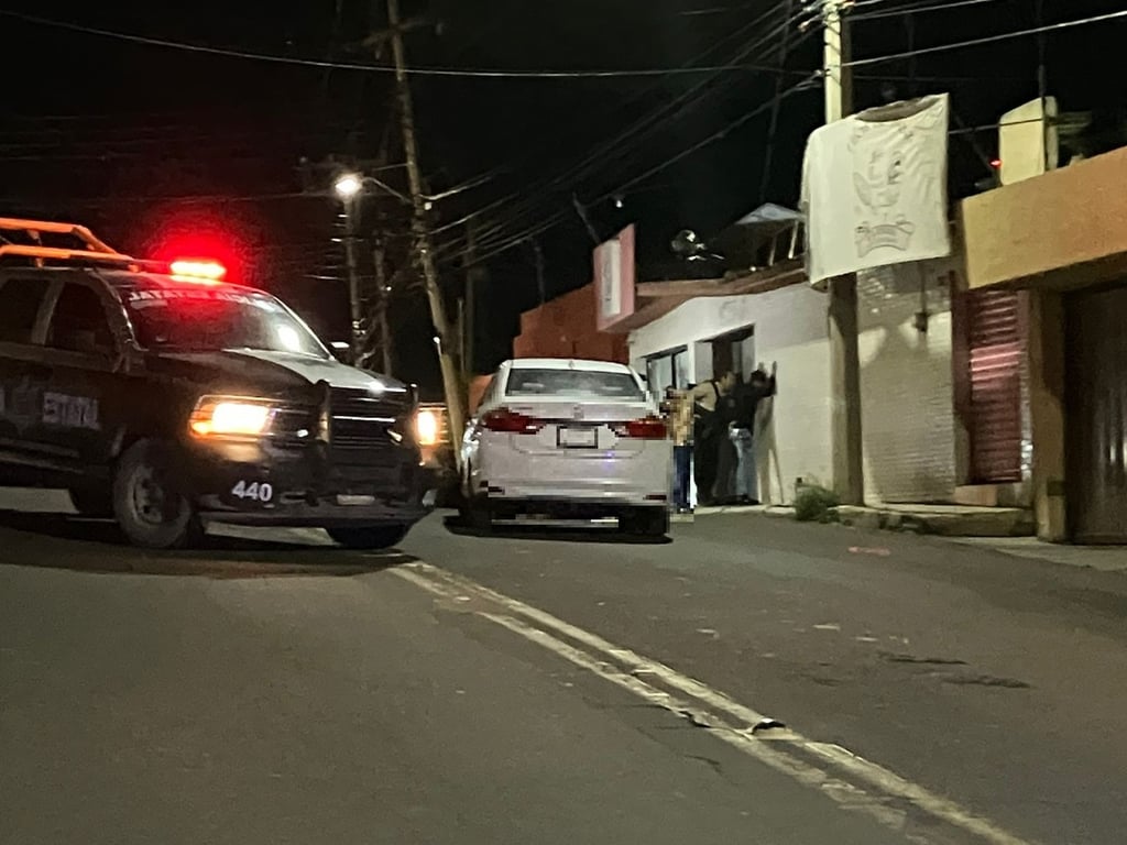 Caso. Oficializaron la detención de dos personas armadas en Durango, así como el equipo que portaban, además de que el vehículo tenía reporte de robo.