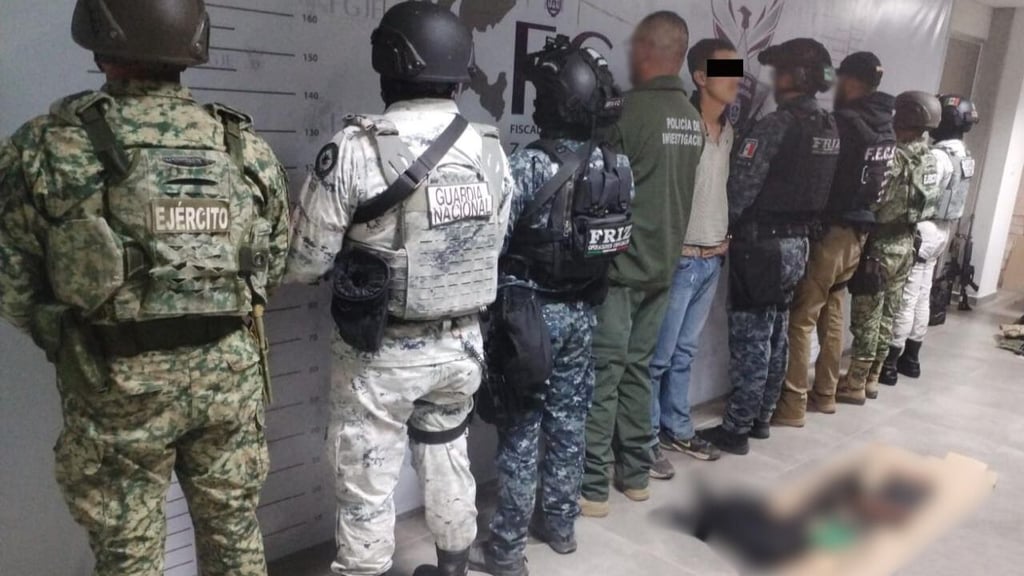 Detienen a presunto jefe de plaza y 10 personas más en Zacatecas; les decomisaron material bélico