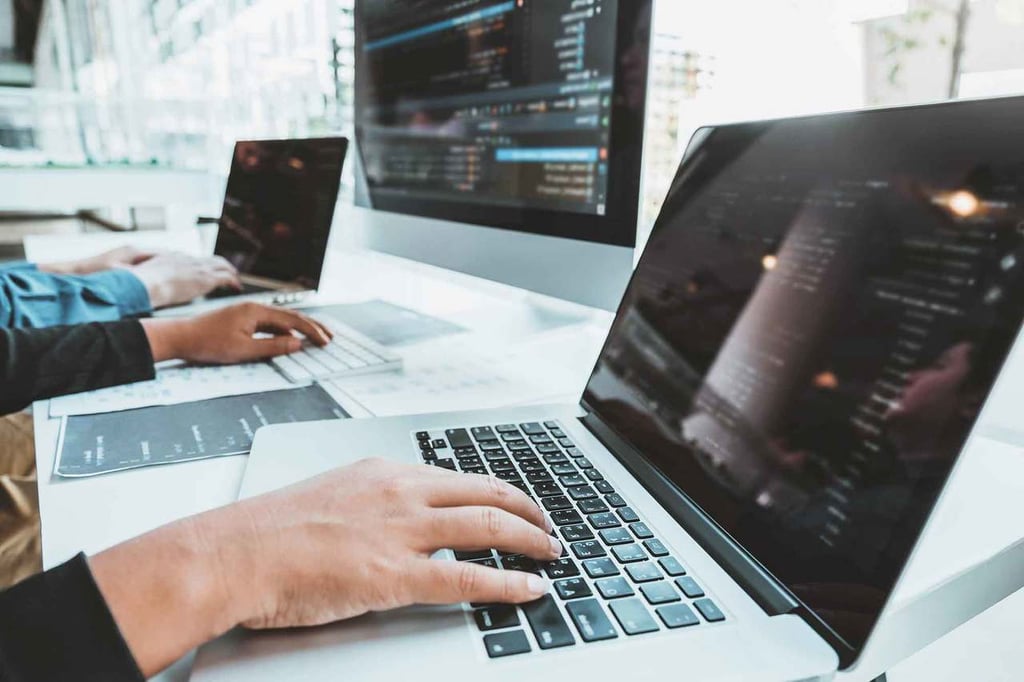 Personal. Aunque el tema de inteligencia artificial para estudiarlo no está funcionando mucho, la contratación de personal de TI ha sido favorable.