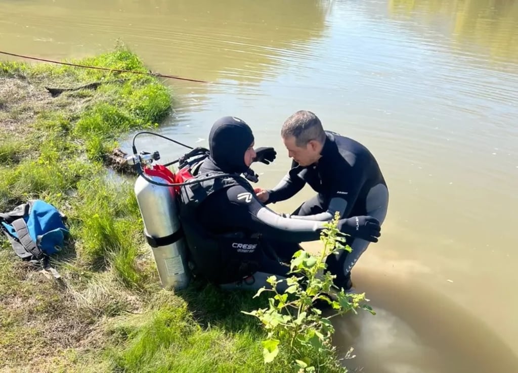 Labores. Después de varias horas de búsqueda, el cuerpo sin vida del joven que cayó al río Nazas fue encontrado.
