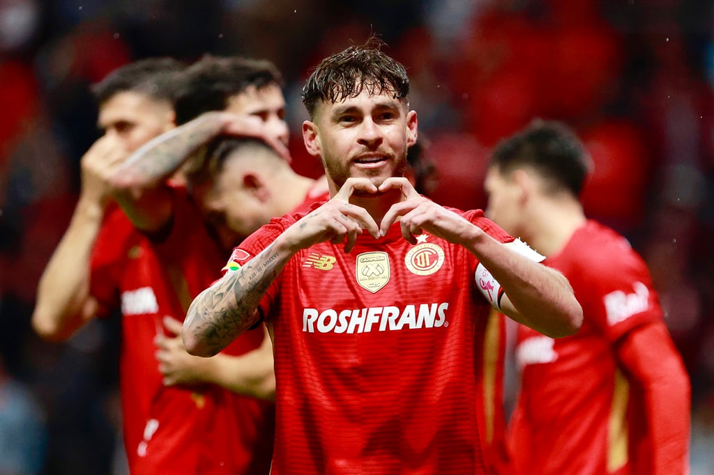 Líder. El campeón mexicano Toluca, dirigido por el entrenador argentino Antonio Mohamed, goleó este sábado por 4-0 a Querétaro y se consolidó como el equipo del momento en el país.