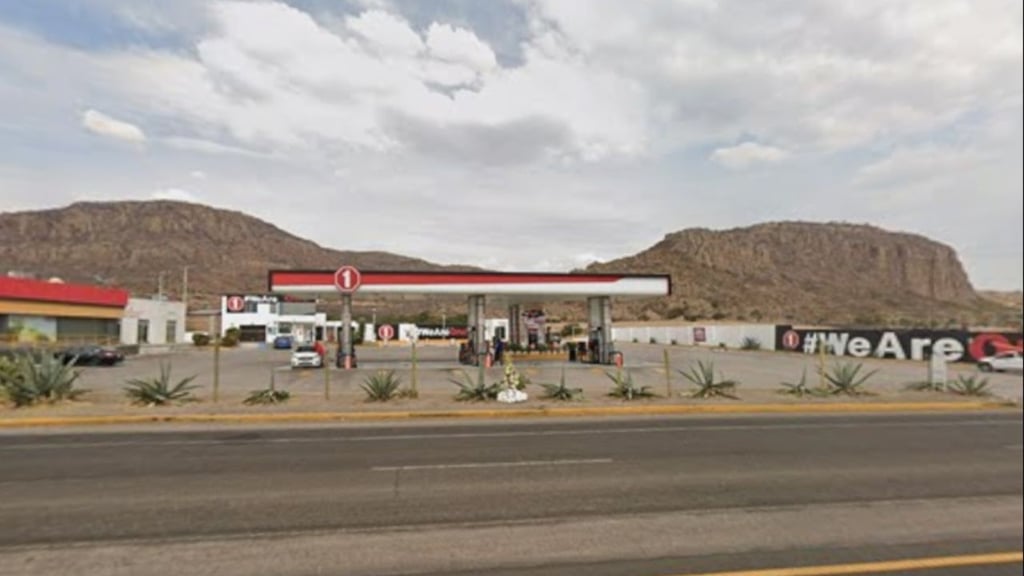 Dos hombres cargaron gasolina y se fueron sin pagar