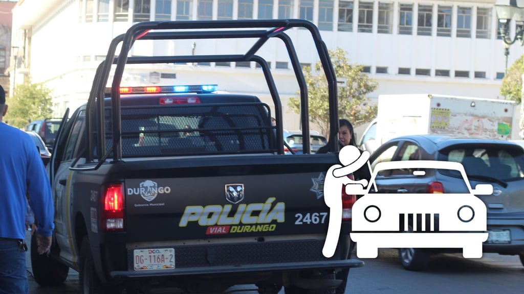 Roban Tsuru afuera de una vivienda de la colonia César Guillermo Meraz