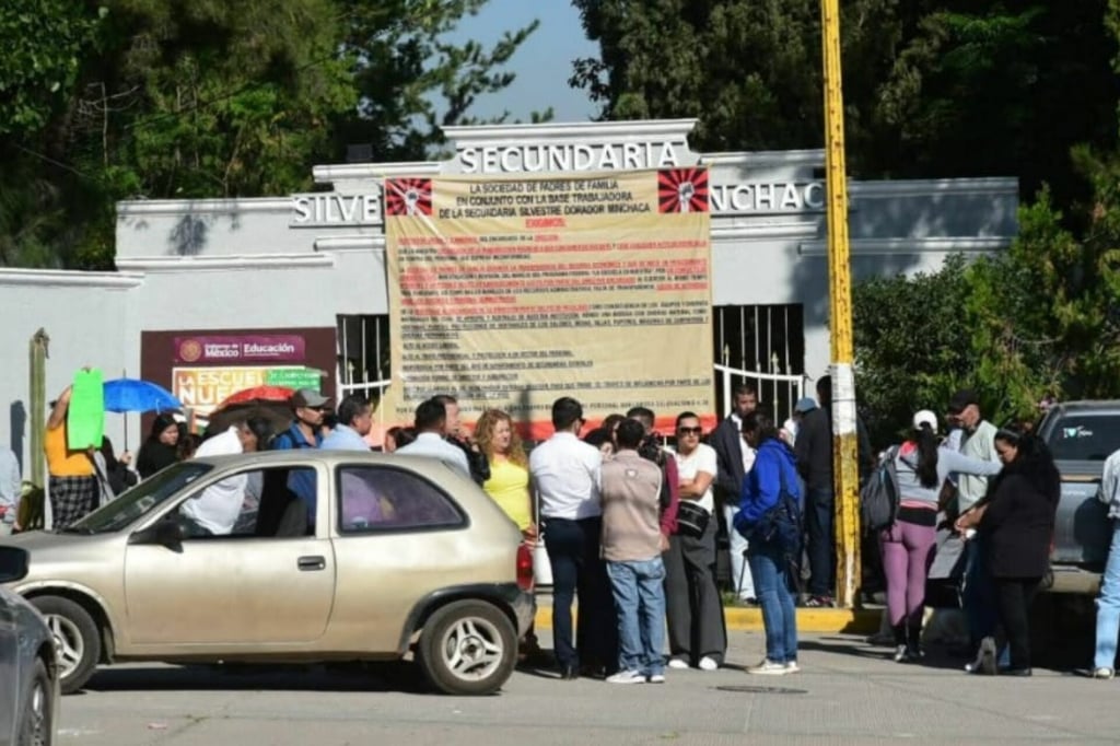 Piden destitución del director de Secundaria por presuntos actos de corrupción y abuso