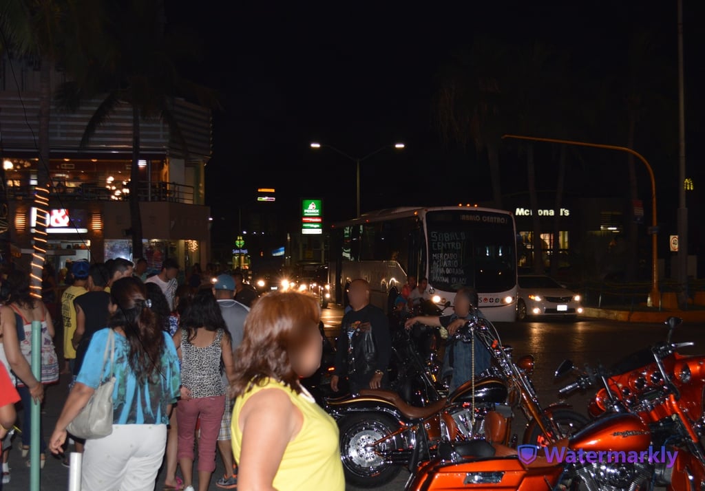 Postura. Empresarios consideran que es mejor evitar salir de noche en Mazatlán.