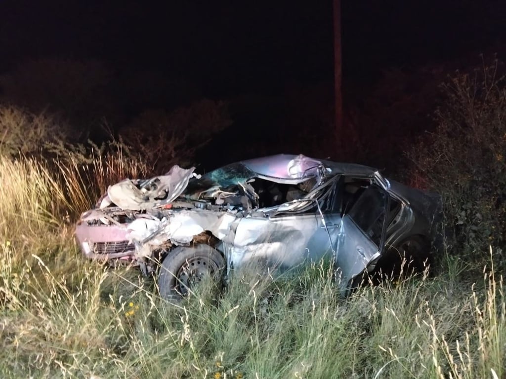 Caso. Un joven de 22 años de edad falleció al chocar el vehículo que conducía contra un tractocamión sin señalización en la carretera a San Juan del Río, mientras regresaba a su domicilio