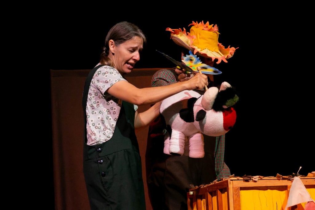 Visión. El colorido universo visual de Teatro Demediado dio vida a una historia sobre identidad y transformación.