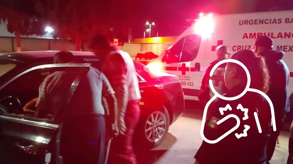 Auxilian a joven conductor que sufrió dolor en el pecho mientras conducía por salida a México