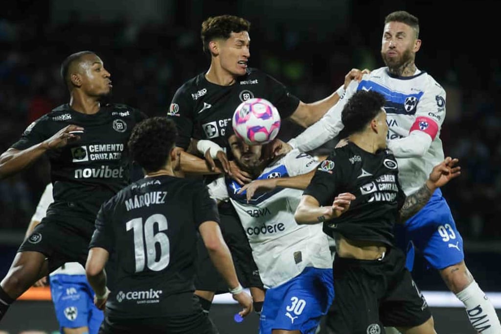 Pelea. El Cruz Azul continúa en la pelea por el liderato y sigue sumando juegos invicto en casa.
