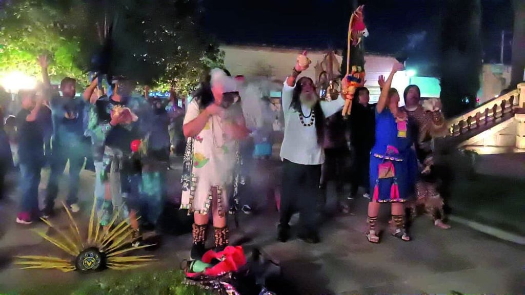 La ceremonia de apertura con Danza Azteka marcó el inicio de una jornada dedicada al conocimiento ancestral y la conexión con los elementos sagrados.