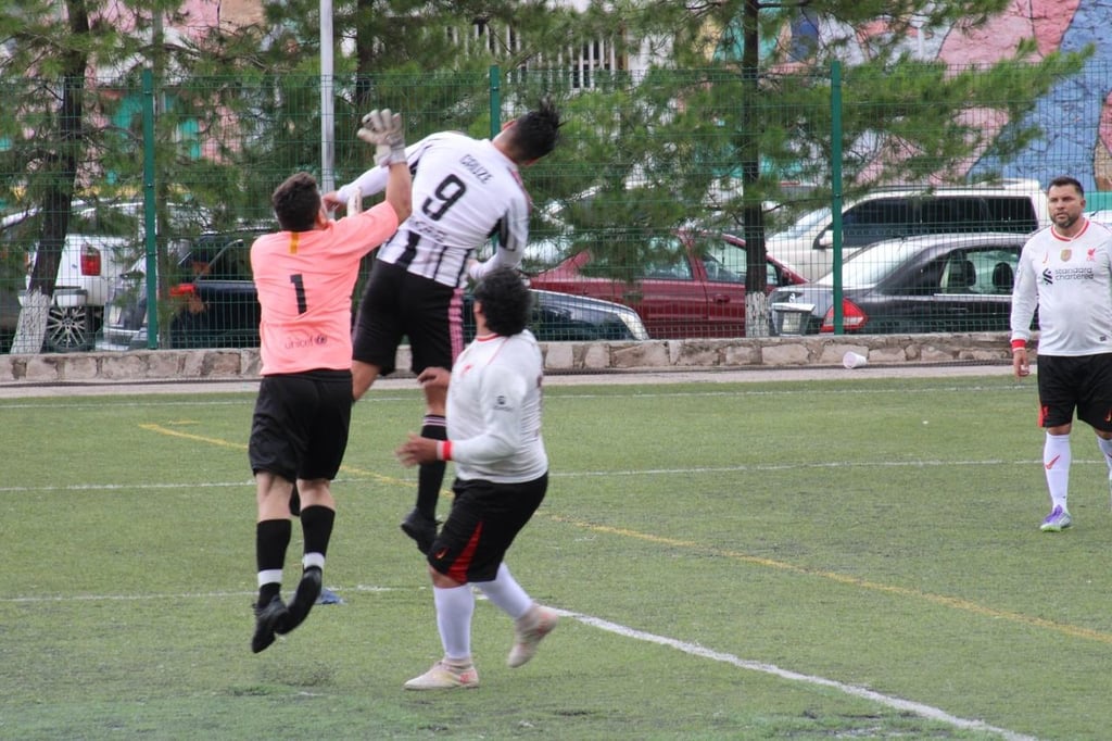 Líder. Con 34 puntos, el equipo de Palenque Ciprés Romero sigue en la cima de la Liga Durango de Veteranos.