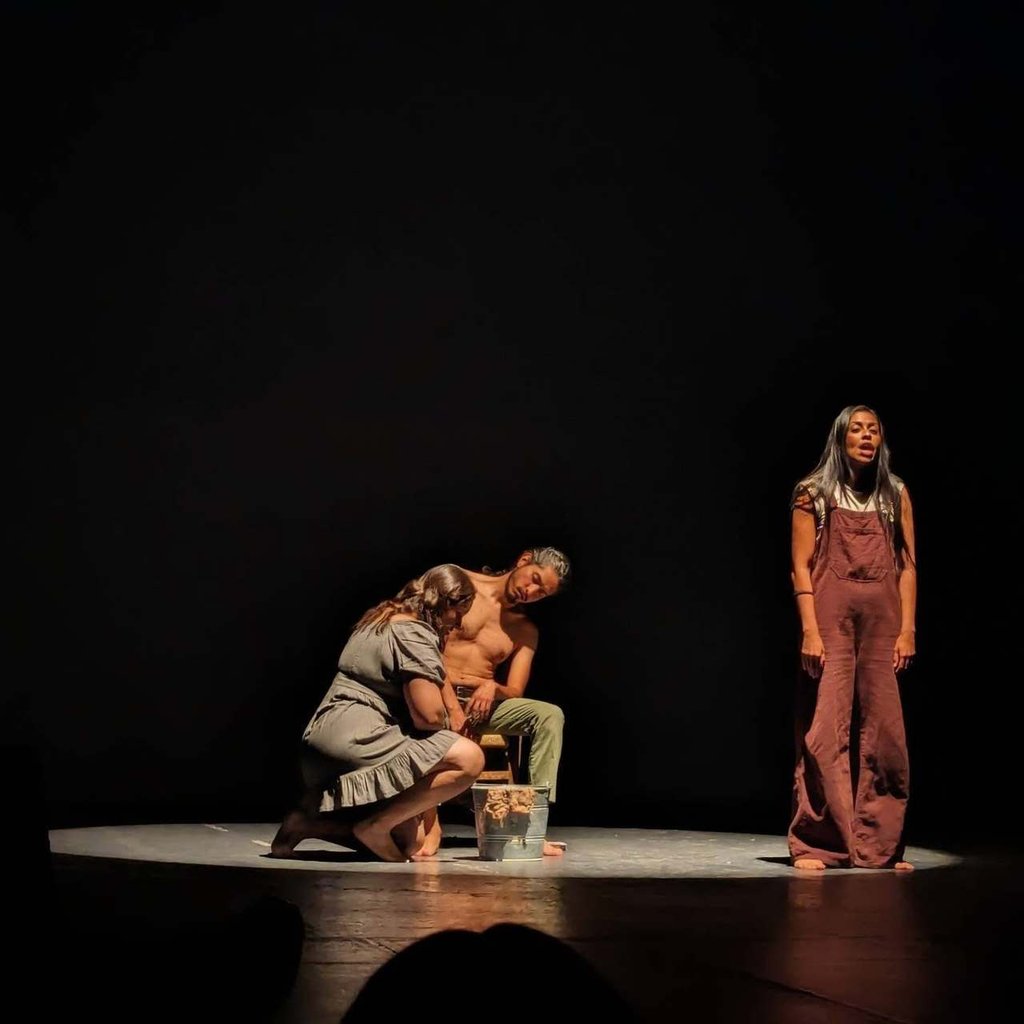 Dirección. El taller estará a cargo de la actriz Melissa Zaragoza, reconocida por su enfoque en el teatro físico y la exploración del gesto como detonante creativo.