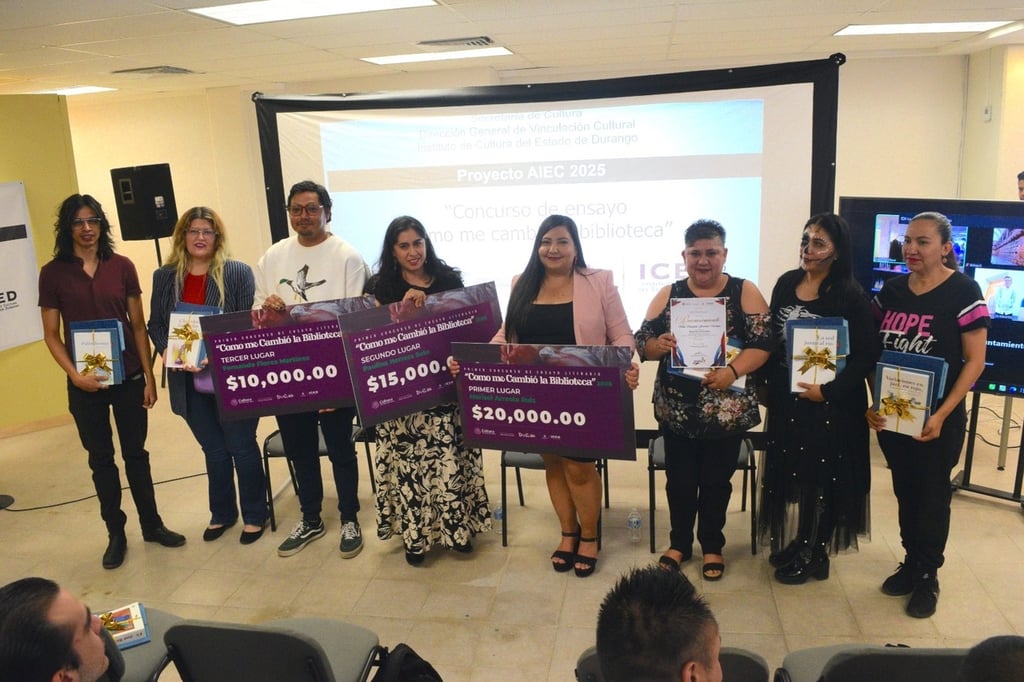 Reconocimiento. Fueron premiados escritores que participaron en el Concurso de Ensayo Literario 'Cómo me cambió la biblioteca 2025'.