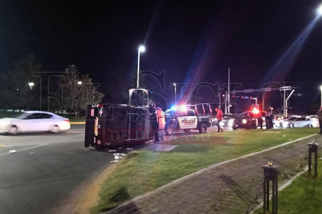 Balacera en Chupaderos provoca movilización policiaca; vuelca patrulla municipal que acudía al reporte