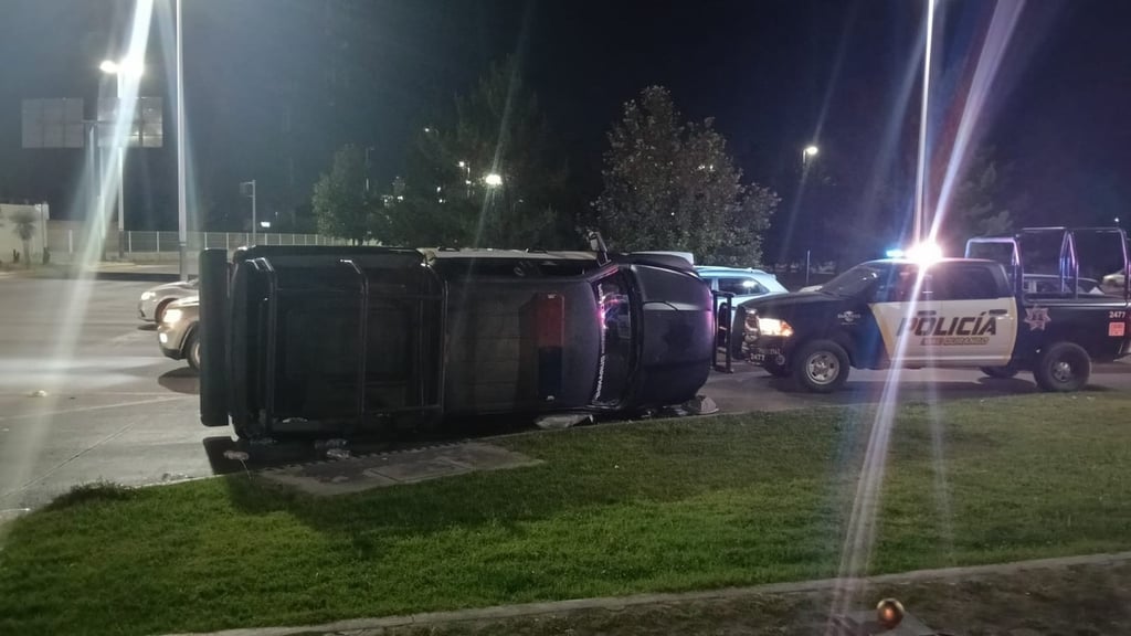 Accidente. Al acudir a un llamado de auxilio, una unidad municipal terminó volcada en la vía pública.