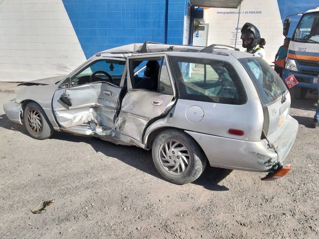 Hecho. Tres personas lesionadas tras choque en el bulevar Miguel Alemán de Gómez Palacio.