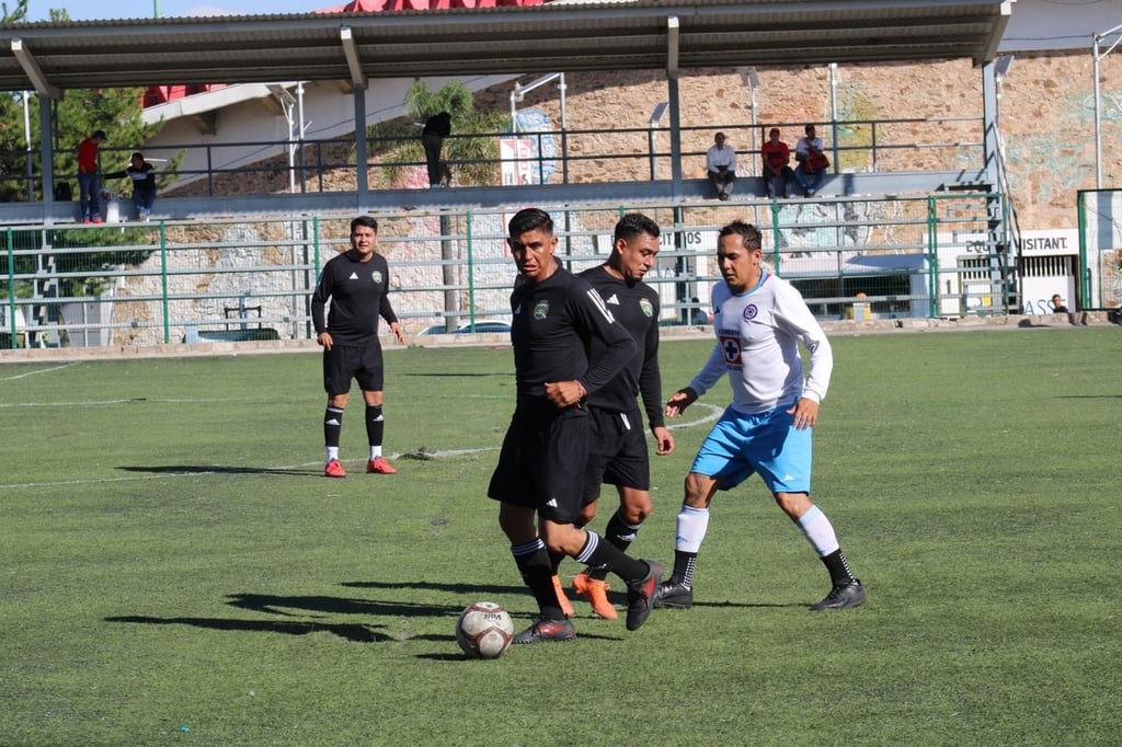 Pelea. El trébol sigue en la pelea por los primeros lugares de la Liga Durango de Futbol para Veteranos.