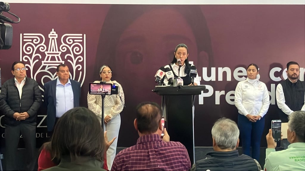 Mensaje. Betzabé Martínez Arango, alcaldesa de Gómez Palacio, se unió a las muestras se solidaridad hacia la familia del alcalde así como hacia el pueblo de Uruapan.