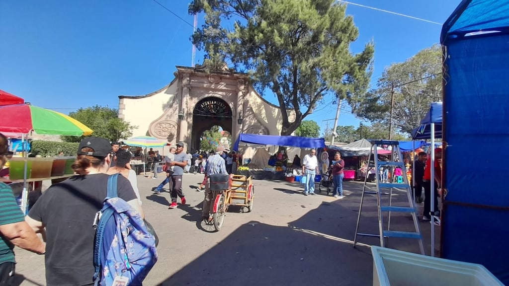 Comerciantes. Solo podían permanecer en la romería quienes pidieron permiso; adentro no podía haber venta.