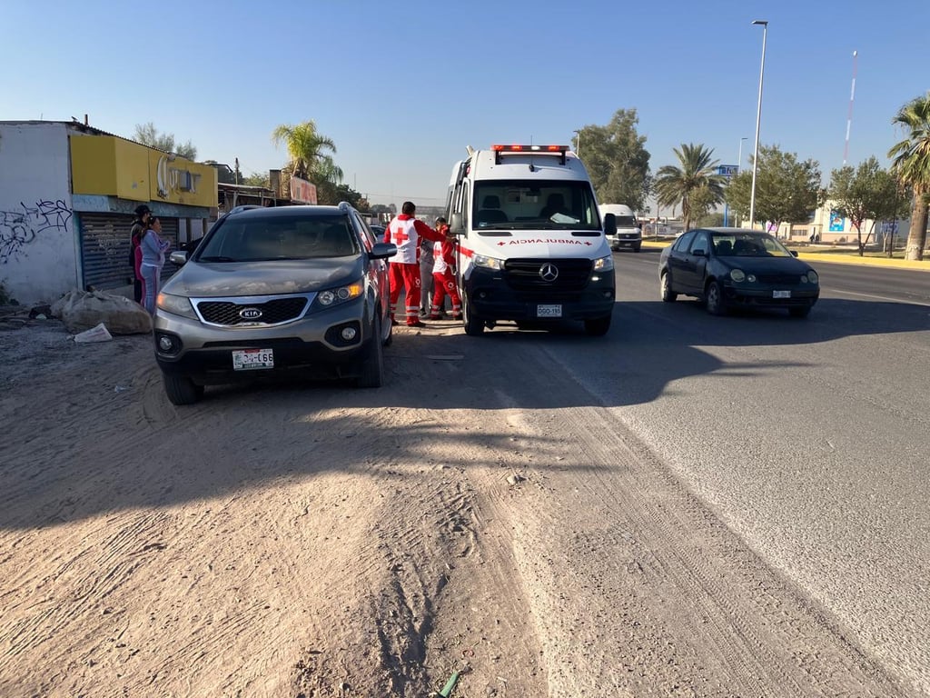 Choque. Se registró un percance vial múltiple antes de subir el puente Hamburgo de Gómez Palacio.