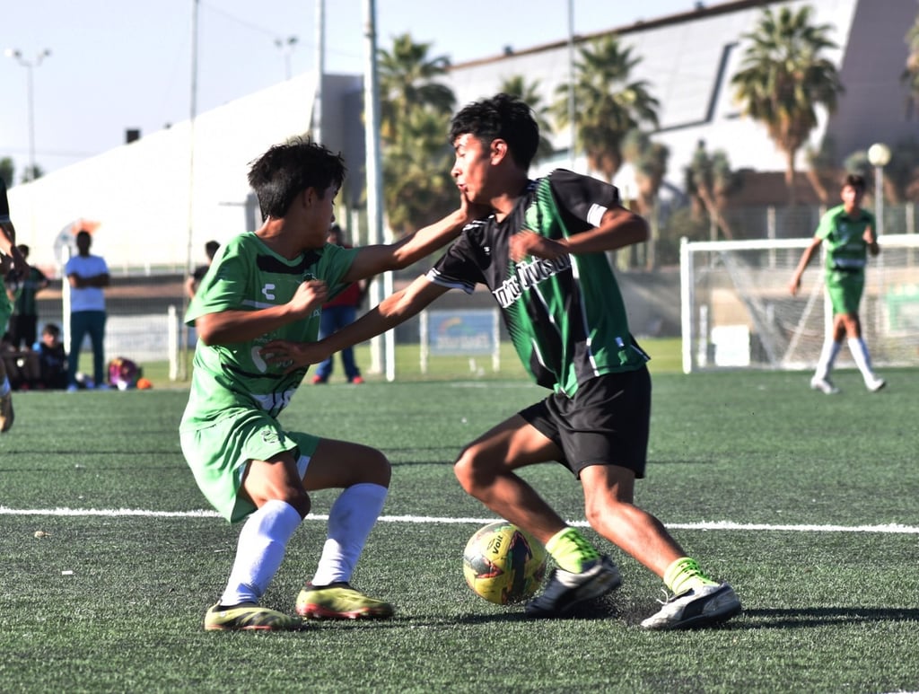 Sueño. Dos jóvenes duranguenses cumplirán el sueño de estar en las fuerzas básicas del Santos Laguna, gracias al proyecto STARS con el apoyo de 'Charly Soccer'.
