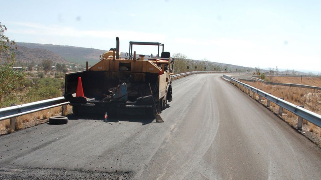 Lamentan abandono en obras carreteras de Durango