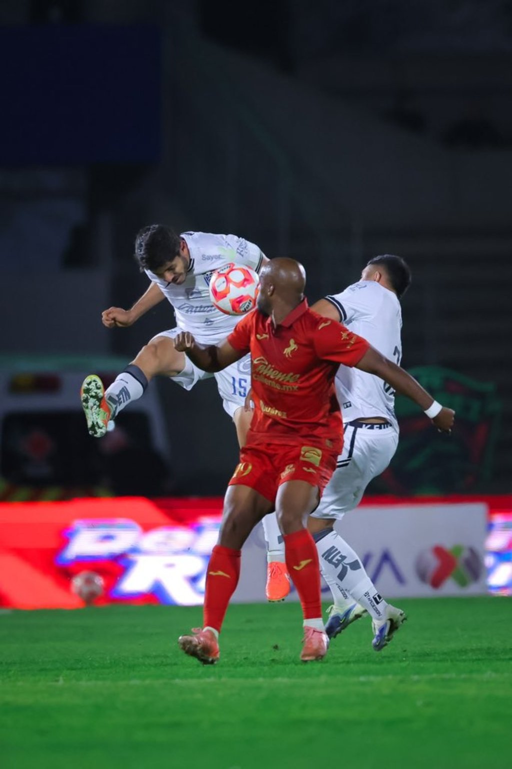 Emoción. El inicio de la jornada dejó diversas combinaciones de marcadores que definieron el panorama: algunos equipos ya tienen garantizado su pase al Play-In y otros, de regreso a casa.